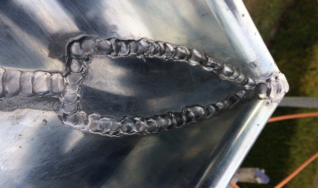 couvreur lorris - MILAN  Couverture lorris, toiture, aluminium, couverture en acier, couverture en aluminium, couverture bardage, couverture en cuivre, couverture métallique, couverture en plomb, couverture tuile, couverture en zinc, chéneau, châssis de toit, zinguerie